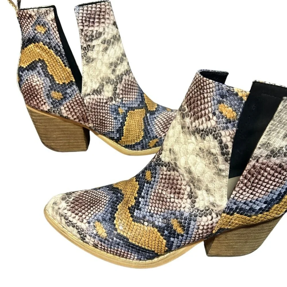 Arider Girl Faux Snakeskin Ankle Booties Size 7